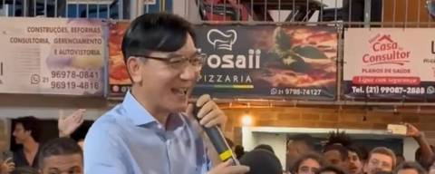 Embaixador coreano Lim Ki-mo solta a voz no Samba do Trabalhador
