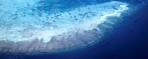 This aerial photo taken on April 4, 2024, shows a coral atoll near Lizard Island on the Great Barrier Reef, located 270 kilometres (167 miles) north of the city of Cairns. Australia's famed Great Barrier Reef is teetering on the brink, suffering one of the most severe coral bleaching events on record -- the fifth in eight years -- and leaving scientists unsure about its survival. (Photo by DAVID GRAY / AFP) / To go with Australia-Climate-Conversation-Reef by Laura CHUNG ORG XMIT: DBG200