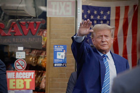 Former US President Donald Trump visits a Sanaa convenient store in a Harlem neighborhood after spending his second day of his trial for allegedly covering up hush money payments linked to extramarital affairs, at the Manhattan Criminal Court in New York City on April 16, 2024. Donald Trump said April 15, 2024 that he has a 