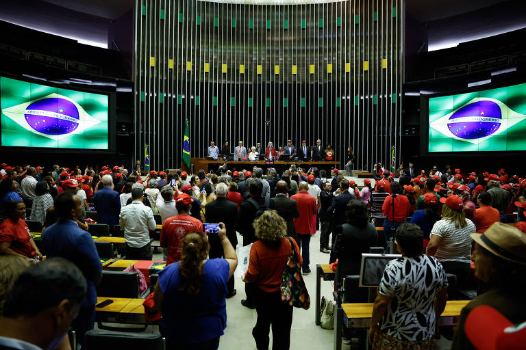 Sessão solene na Câmara dos Deputados em homenagem aos 40 anos do MST