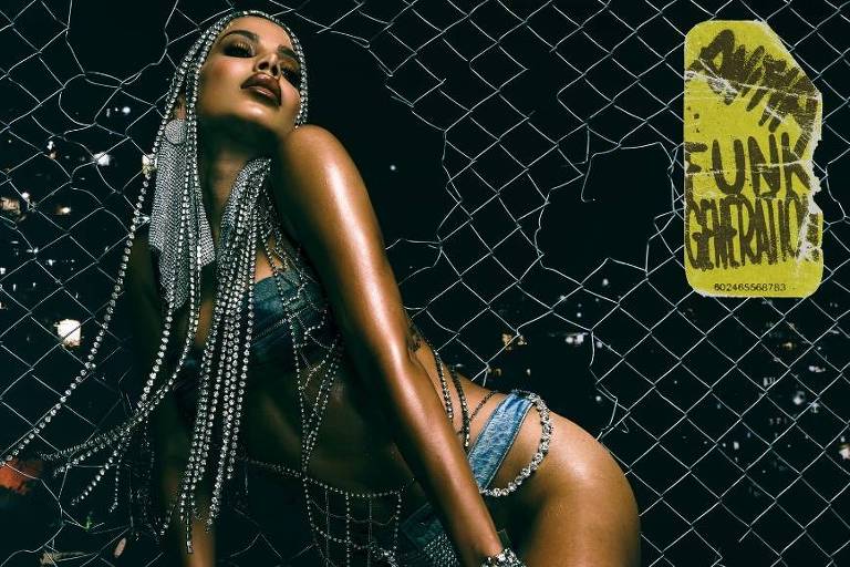 Anitta retoma estética funk, com pedrarias, jeans e muito brilho em capa de novo álbum