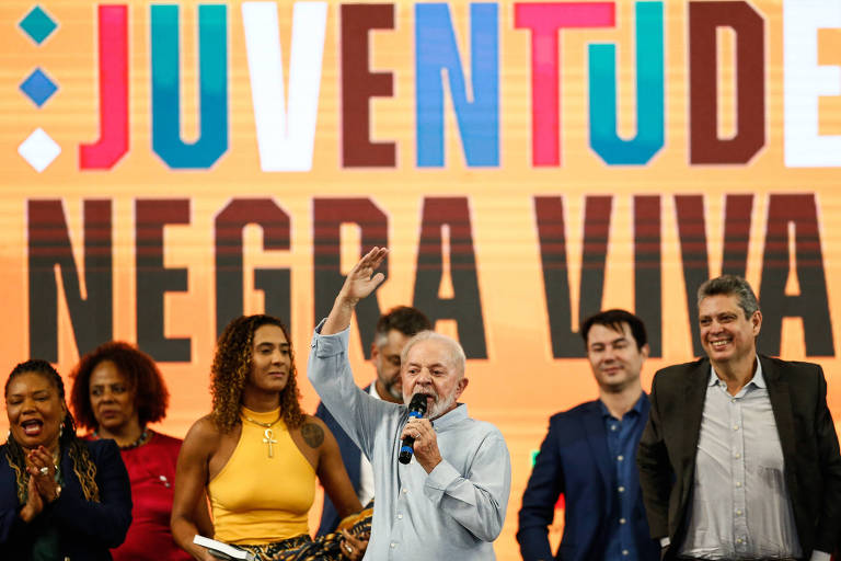 Presidente Lula (PT) e ministra Anielle Franco (Igualdade Racial) no lançamento do Plano de Juventude Negra Viva