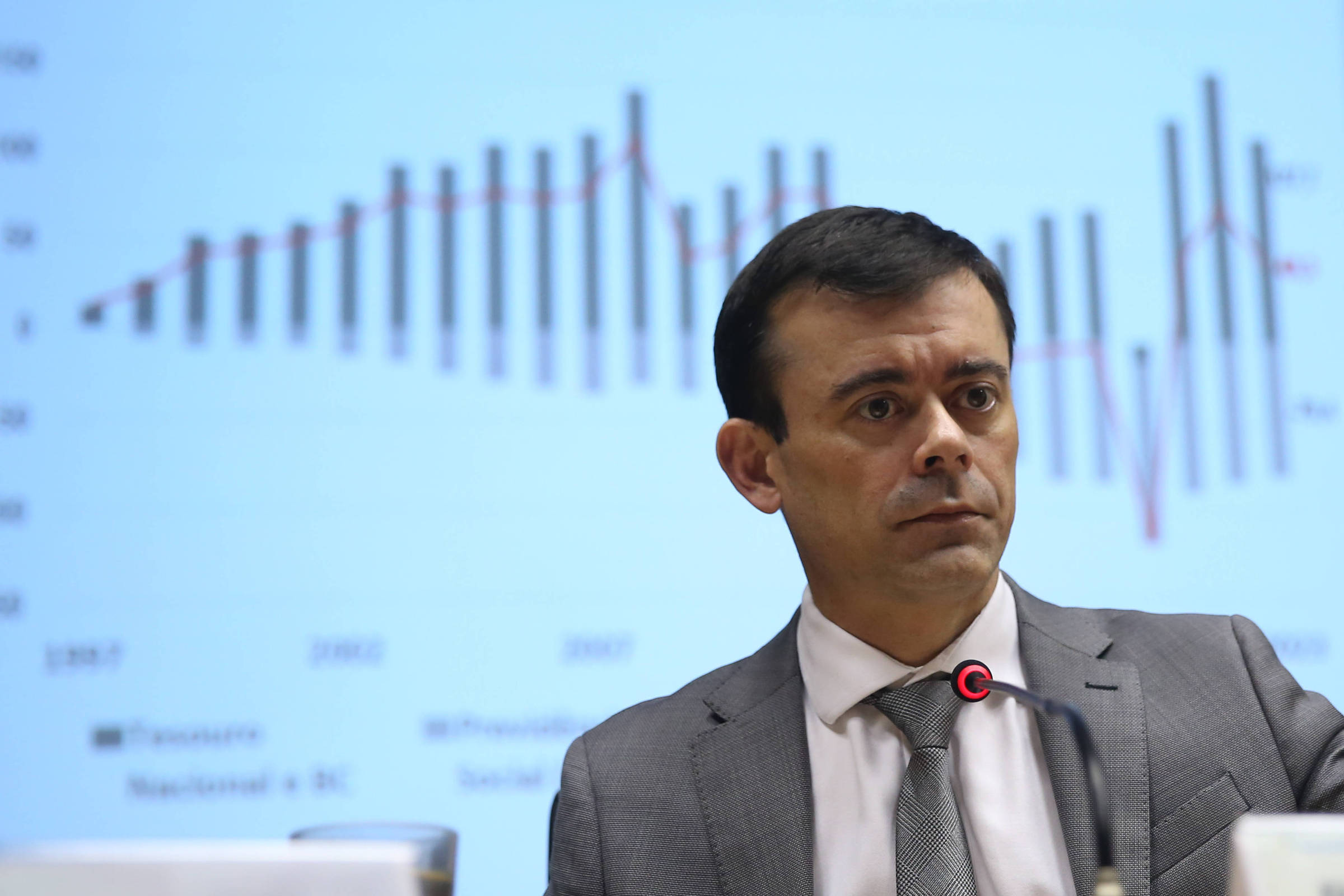 Ao vivo: Senado debate aumento de limite na emissão de títulos públicos no exterior