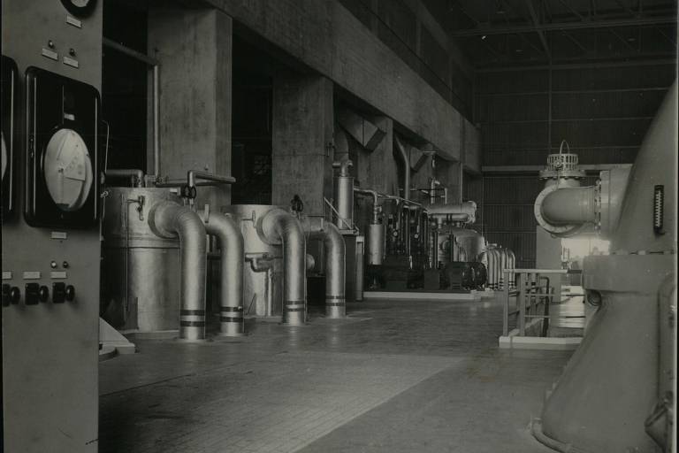 Equipamentos internos da usina hidrelétrica de Cubatão na década de 50