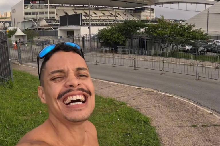 Treinador Pedro Paulo corre do estádio do Corinthians ao do Palmeiras