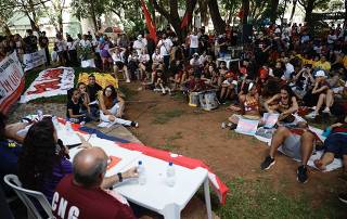 Servidores federais da Educação e estudantes fazem ato em Brasília