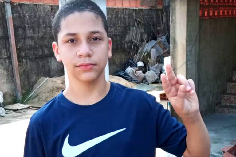 Carlos Teixeira, 13, morreu uma semana depois de dois colegas pularem sobre as costas dele dentro de uma escola estadual em Praia Grande, no litoral de São Paulo