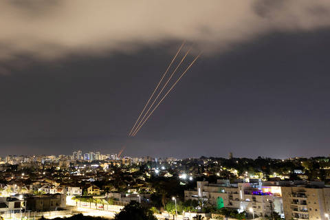 FILE PHOTO: An anti-missile system operates after Iran launched drones and missiles towards Israel, as seen from Ashkelon, Israel April 14, 2024. REUTERS/Amir Cohen     TPX IMAGES OF THE DAY/File Photo ORG XMIT: FW1