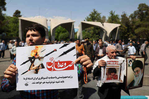 An Iranian man holds an anti-Israel poster during an anti-Israel rally in Tehran, Iran, April 19, 2024. Majid Asgaripour/WANA (West Asia News Agency) via REUTERS ATTENTION EDITORS - THIS IMAGE HAS BEEN SUPPLIED BY A THIRD PARTY ORG XMIT: GDN