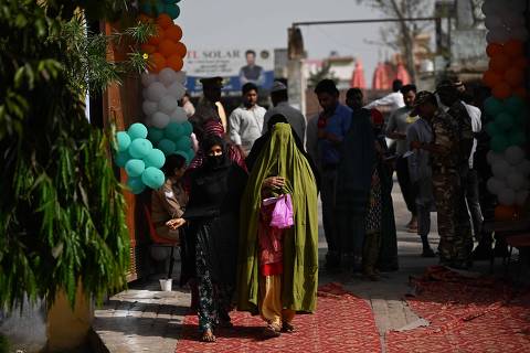 Voters arrive to cast their ballots at a polling station during the first phase of India's general election in Kairana, Uttar Pradesh state, on April 19, 2024. (Photo by Sajjad HUSSAIN / AFP)