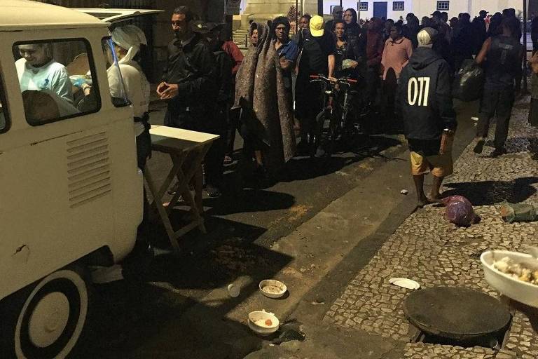PM impede distribuição de comida a morador de rua no centro de São Paulo, diz ONG