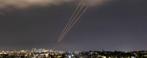 FILE PHOTO: An anti-missile system operates after Iran launched drones and missiles towards Israel, as seen from Ashkelon, Israel April 14, 2024. REUTERS/Amir Cohen     TPX IMAGES OF THE DAY/File Photo ORG XMIT: FW1