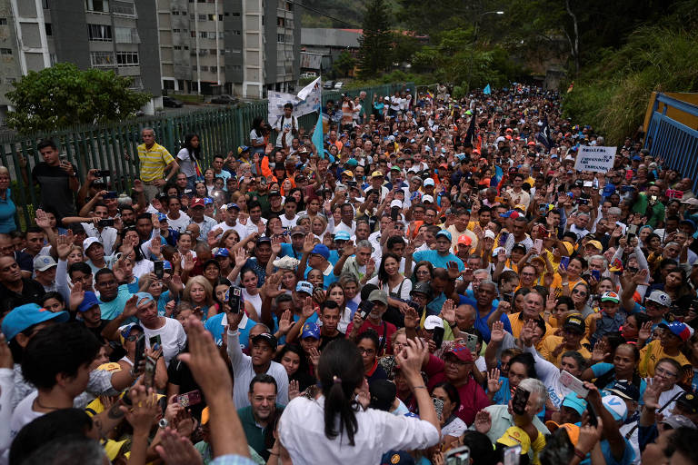 Comício de María Corina Machado, principal líder opositora da Venezuela, que está inabilitada para ocupar cargos públicos