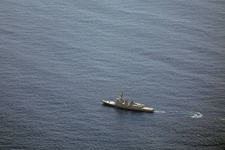 Colisão de helicópteros da Marinha deixa 1 morto e 7 desaparecidos no Japão