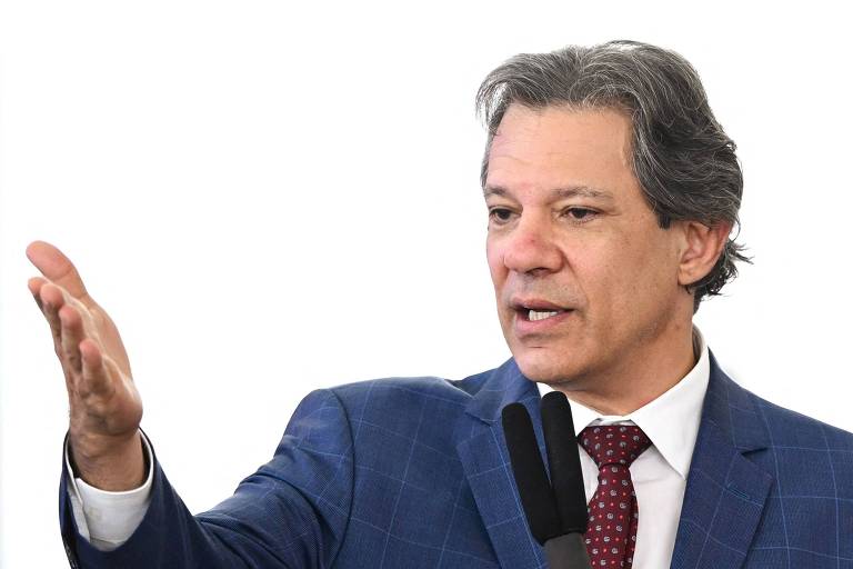 Ministro da Fazenda, Fernando Haddad: o governo também reduziu a velocidade do ajuste. Agora, a melhora do resultado será de 0,25 ponto ao ano em 2026 e 2027. A intenção do governo de perseguir uma meta menos ambiciosa foi revelada pela Folha no início de abril.