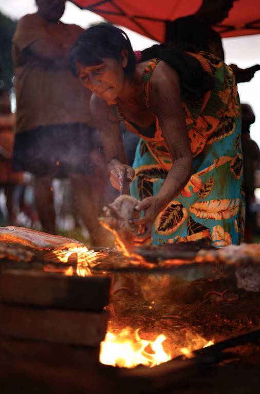 Nesta terça (23), uma caminhada seguirá do acampamento até o Congresso Nacional para apresentar carta, com a presença das ministras Sônia Guajajara (Povos Indígenas) e Marina Silva (Meio Ambiente e Mudanças Climáticas)