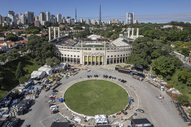 Estádio do Pacaembu e praça Charles Miller, na zona oeste de São Paulo