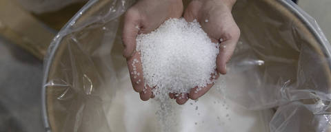 Dustin Olson, chief executive of PureCycle Technologies, holds a handful of pure recycled polypropylene pellets at the company's plant in Ironton, Ohio, March 13, 2024. The plant is part of a new wave of ÒadvancedÓ or ÒchemicalÓ plastic recycling plants that the plastics industry has hailed as a solution to an exploding global waste problem. (Maddie McGarvey/The New York Times) ORG XMIT: XNYT0113