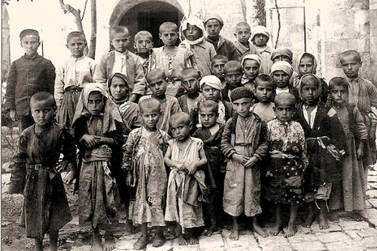 Crianças armênias resgatadas em Jerusalém, 1918