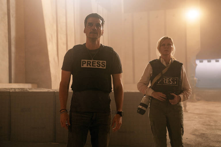 Cena do filme Guerra Civil com Wagner Moura e Kirsten Dunst