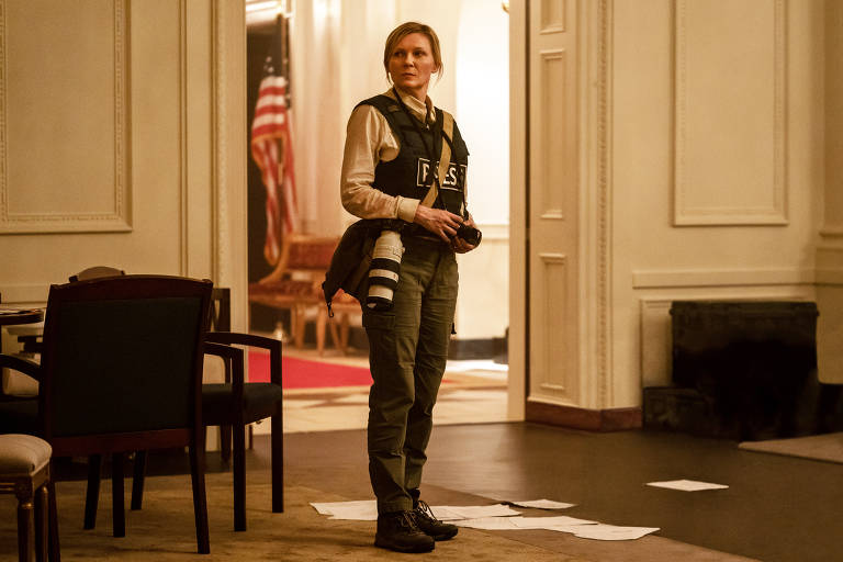 Cena do filme Guerra Civil com Kirsten Dunst