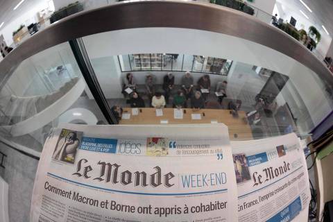 (FILES) Journalists from the daily newspaper Le Monde attend an editorial conference at the headquarters of Le Monde in Paris on March 13, 2023. OpenAI on March 13, 2024 announced partnerships with French daily Le Monde and Spanish conglomerate Prisa Media, saying it intends to develop news-related uses of its ChatGPT artificial intelligence tool. OpenAI will be able to use content from Le Monde and Prisa Media publications including El Pais, Cinco Dias, and El Huffpost to train the models powering its artificial intelligence, the San Francisco-based company said in an online post. (Photo by JOEL SAGET / AFP) ORG XMIT: 1891