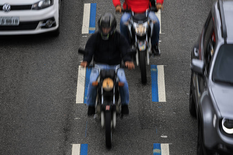 Prefeitura confirma quatro mortes de motociclistas em avenidas com faixa azul