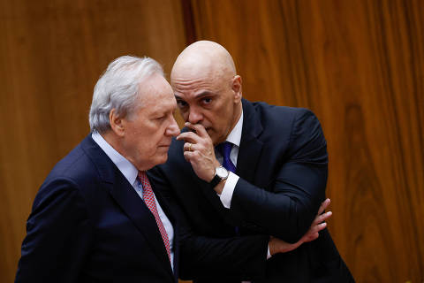 Judge Ricardo Lewandowski talks with the President of the Superior Electoral Court Alexandre de Moraes during an inauguration ceremony for new judges of Brazil's Superior Court of Justice in Brasilia, Brazil December 6, 2022. REUTERS/Adriano Machado ORG XMIT: GGGAHM024