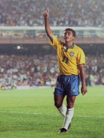 Imagem de Romário em jogo da seleção brasileira 