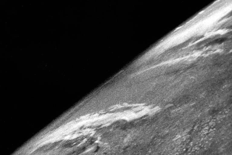 Fotografia da Terra feita do espaço, em 1946, com o uso de um foguete
