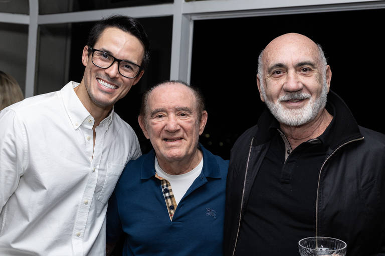 Renato Aragão é homenageado em jantar com elenco do musical 'Adorável Trapalhão'