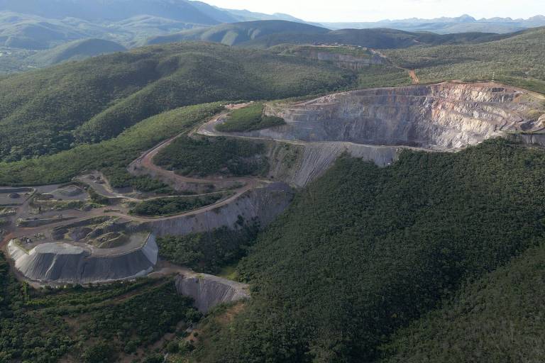 Os quilombolas que estão desafiando mineradora britânica acusada de soterrar rio na Chapada Diamantina vista aérea da mina
