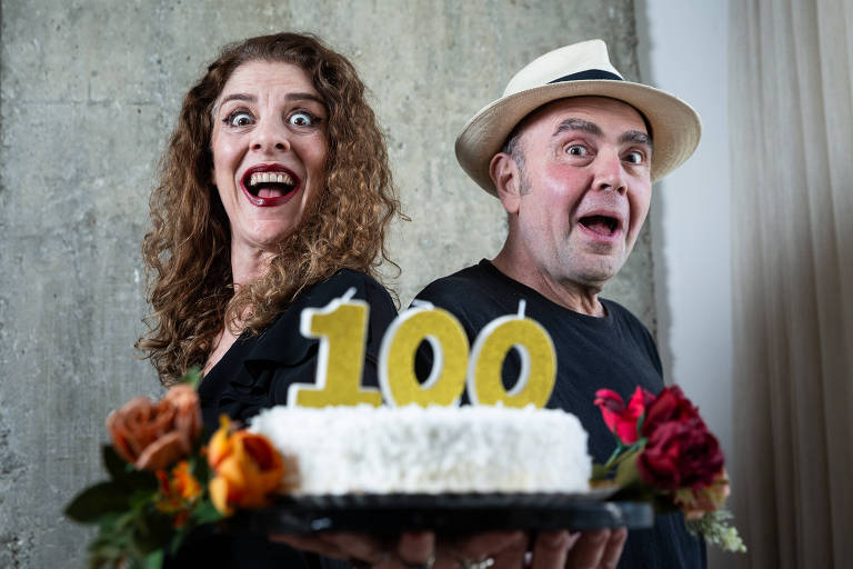 A atriz Christiane Tricerri e o diretor Cacá Rosset, que estão comemorando 100 apresentações de "Frida Kahlo - Vila la Vida"
