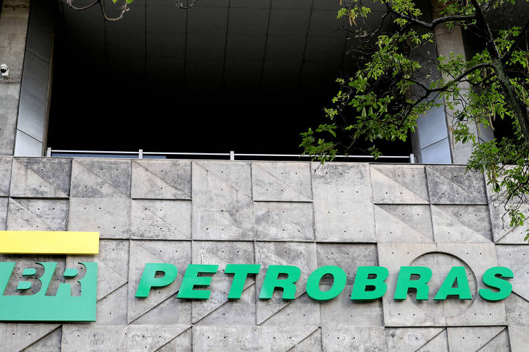 Logo da Petrobras na sede da empresa, no Rio de Janeiro 
