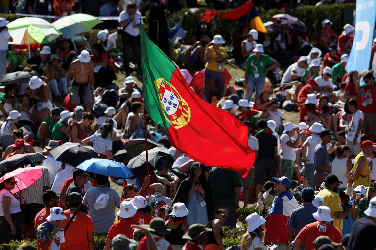 Portugueses acompanham a visita do Papa Francisco à Lisboa