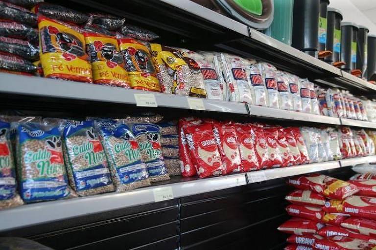 Agronegócio e supermercados são contra cesta básica restrita a "arroz com feijão"