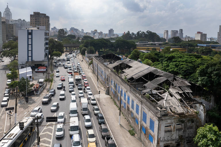Vista lateral do Quartel do 2º Batalhão de Guardas, no Parque Dom Pedro 2º