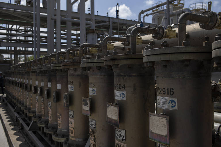 O processo de purificação do biogás é essencialmente químico; retira principalmente o CO2 (dióxido de carbono) do biogás, além de outros componentes, para preservar 90% de metano