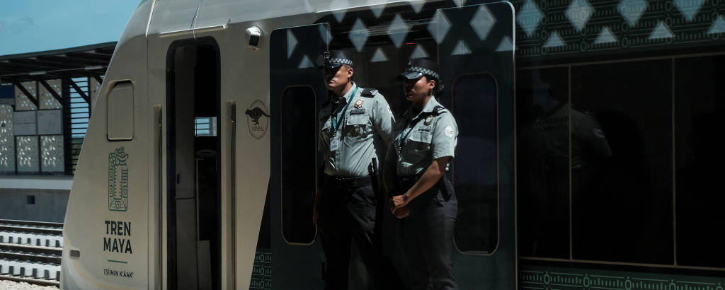 Membros da Guarda Nacional em parte do turístico Trem Maia, uma das principais obras do governo de López Obrador e que foi entregue aos militares, em Cancun