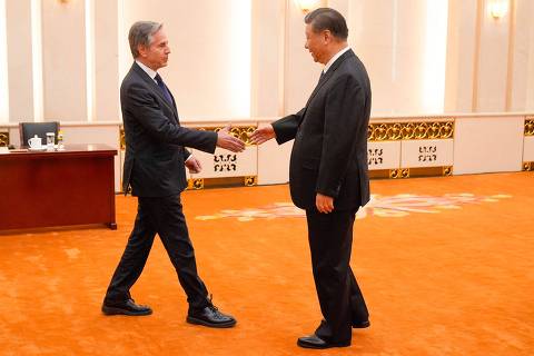 US Secretary of State Antony Blinken (L) shakes hands with China's President Xi Jinping at the Great Hall of the People in Beijing on April 26, 2024. (Photo by Mark Schiefelbein / POOL / AFP) ORG XMIT: XMAS128