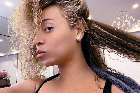 Beyoncé mostra cuidado com os cabelos em publicidade de nova marca