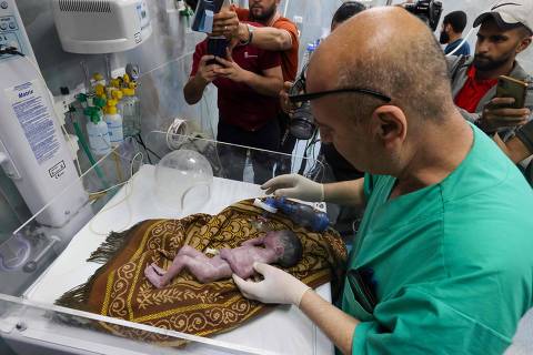 A Palestinian doctor tends to the baby of Sabreen al-Sakani, who reached the emergency unit of the Kuwait Hospital in Rafah in the southern Gaza Strip in critical condition after she was gravely wounded in the head and abdomen in an Israeli air strike, according to witnesses on April 20, 2024. Under a ceaseless storm of strikes in Gaza, the baby girl has survived insurmountable odds as the only member of her family left alive after she was delivered by Caesarian section from her dying mother's womb. (Photo by MOHAMMED ABED / AFP) ORG XMIT: 3191