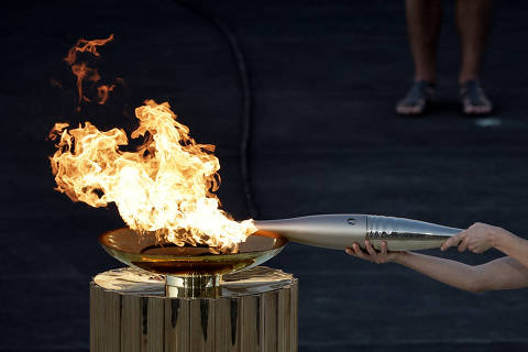 Paris 2024 Olympics - Olympic Flame Handover Ceremony - Panathenaic Stadium, Athens, Greece - April 26, 2024 General view of the olympic flame in the cauldron during the Handover Ceremony REUTERS/Louisa Gouliamaki