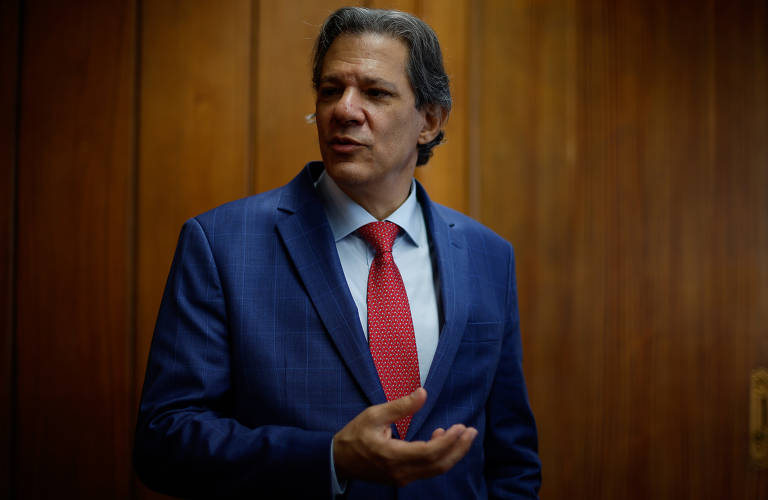 O ministro da Fazenda, Fernando Haddad, durante entrevista em seu gabinete