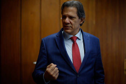 BRASÍLIA, DF, 25.04.2024, O ministro da Fazenda, Fernando Haddad, durante entrevista à Folha em seu gabinete. (Foto: Pedro Ladeira/Folhapress)