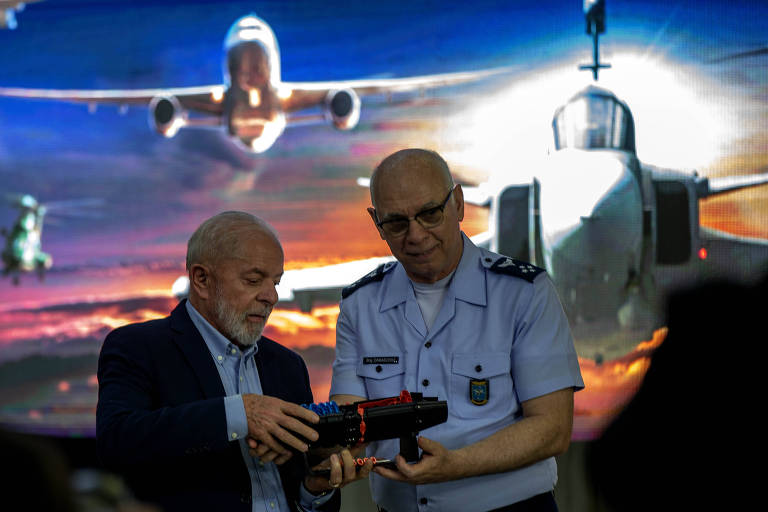 Presidente Lula e o comandante da Aeronáutica, Brigadeiro Damasceno