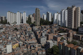 Prédios da região da Av. Giovanni Gronchi, no Morumbi, em torno de Paraisópolis 