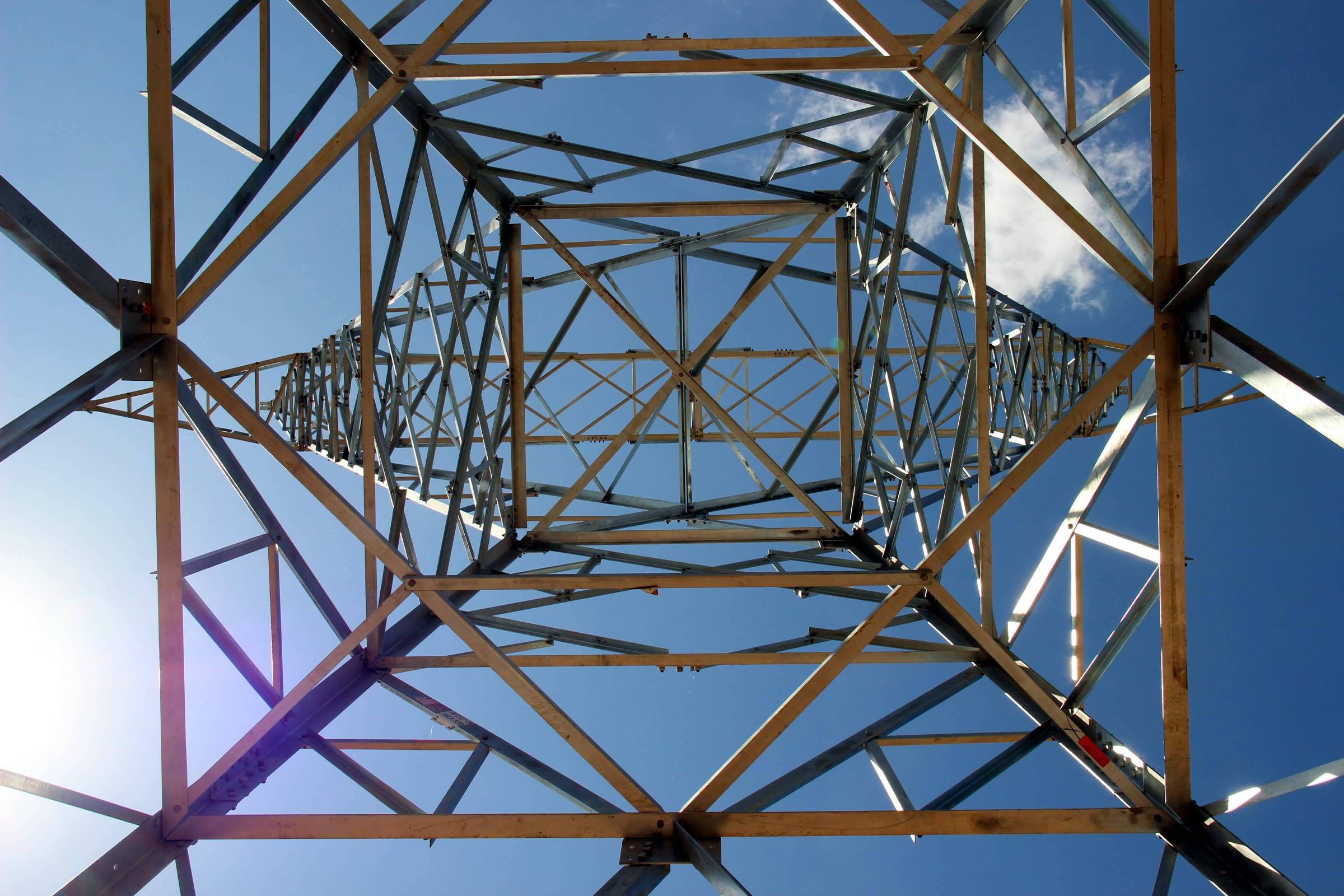 Curto-circuito no setor de energia