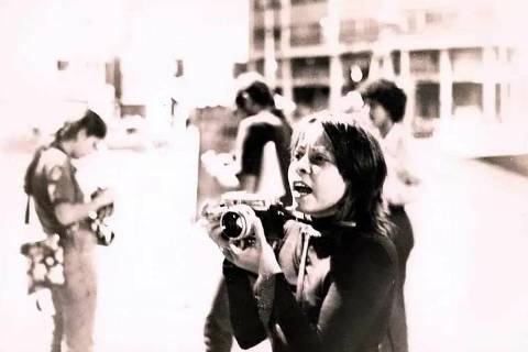 Elza Maria Praia Fiúza Dias Pinto (1949 - 2024) em ação como fotógrafa