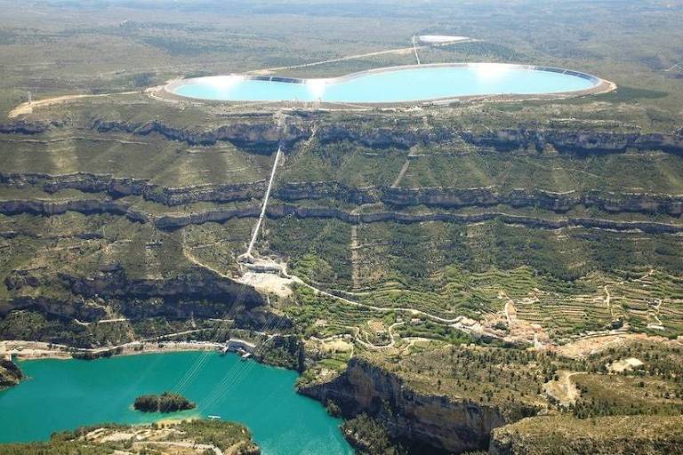 A usina hidrelétrica reversível (UHR) La Muela, na região de Valência, Espanha